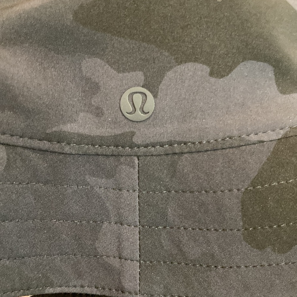 NWT Lululemon Both Ways Bucket Hat blk/camo - Picture 15 of 15